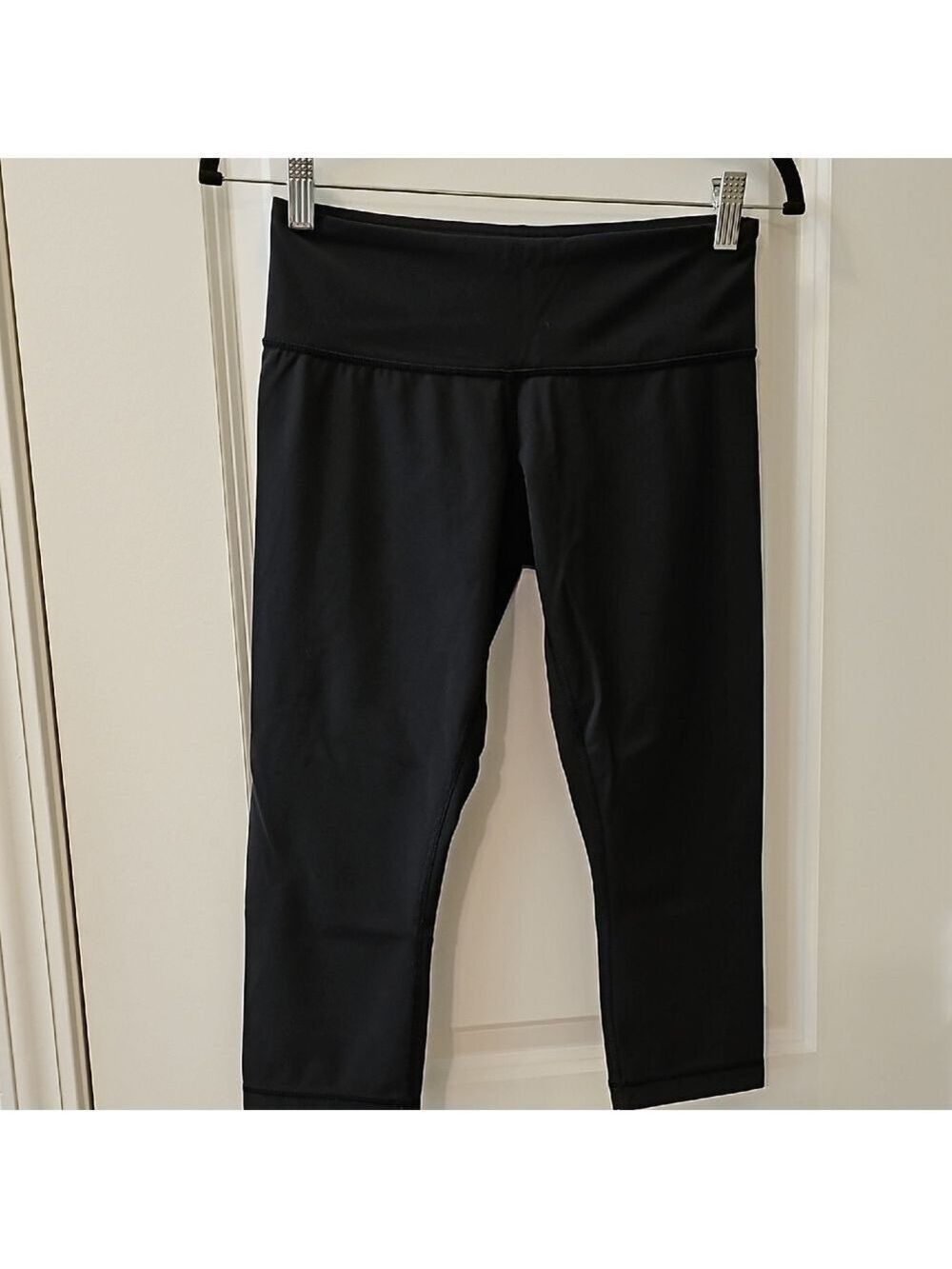 229. Lululemon Black Crop Leggings